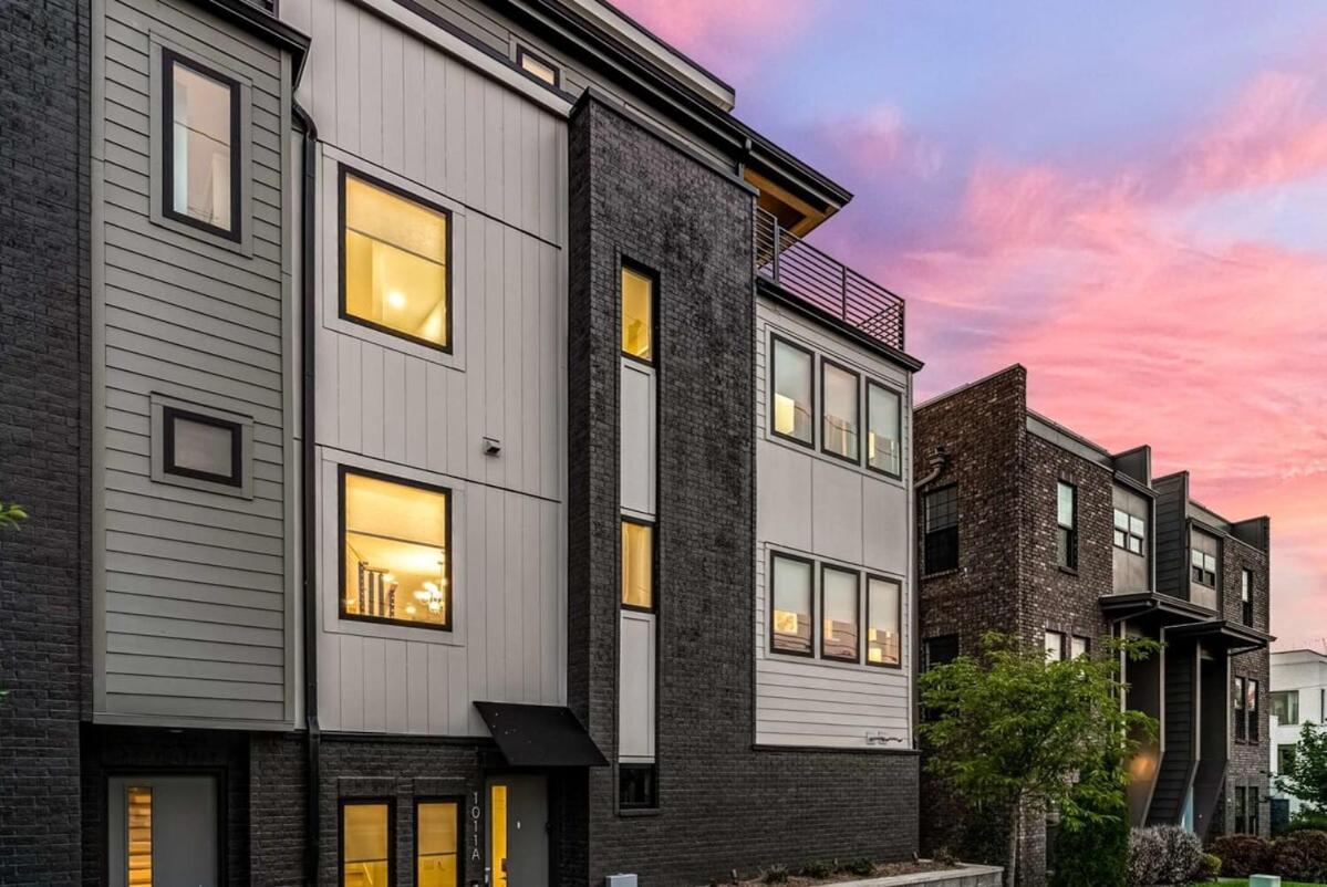 Stylish New Gulch Home Rooftop Deck w City Views view 5