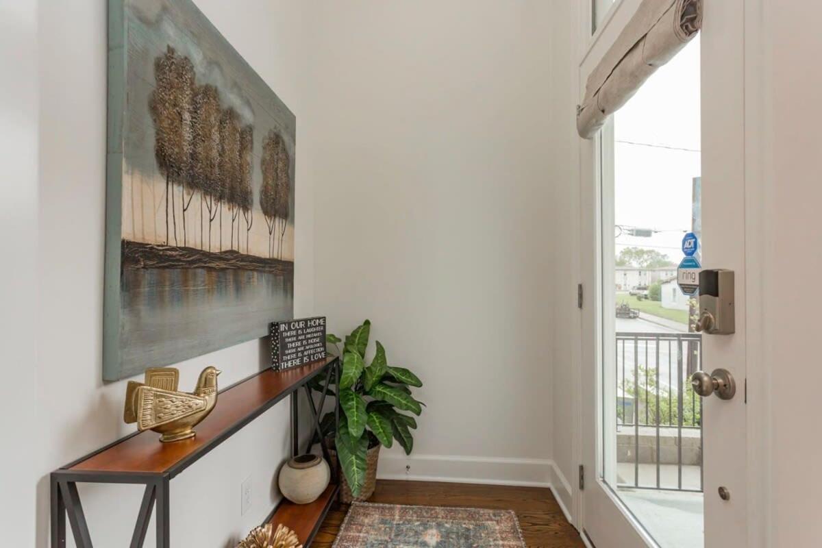 Relaxing Home in East Nash Walk to Shops and Cafes view 3