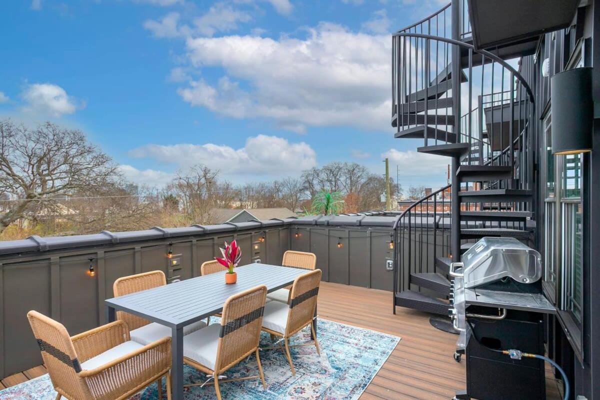 Roof Deck Grill VIEWS 2 Miles from Broadway view 3
