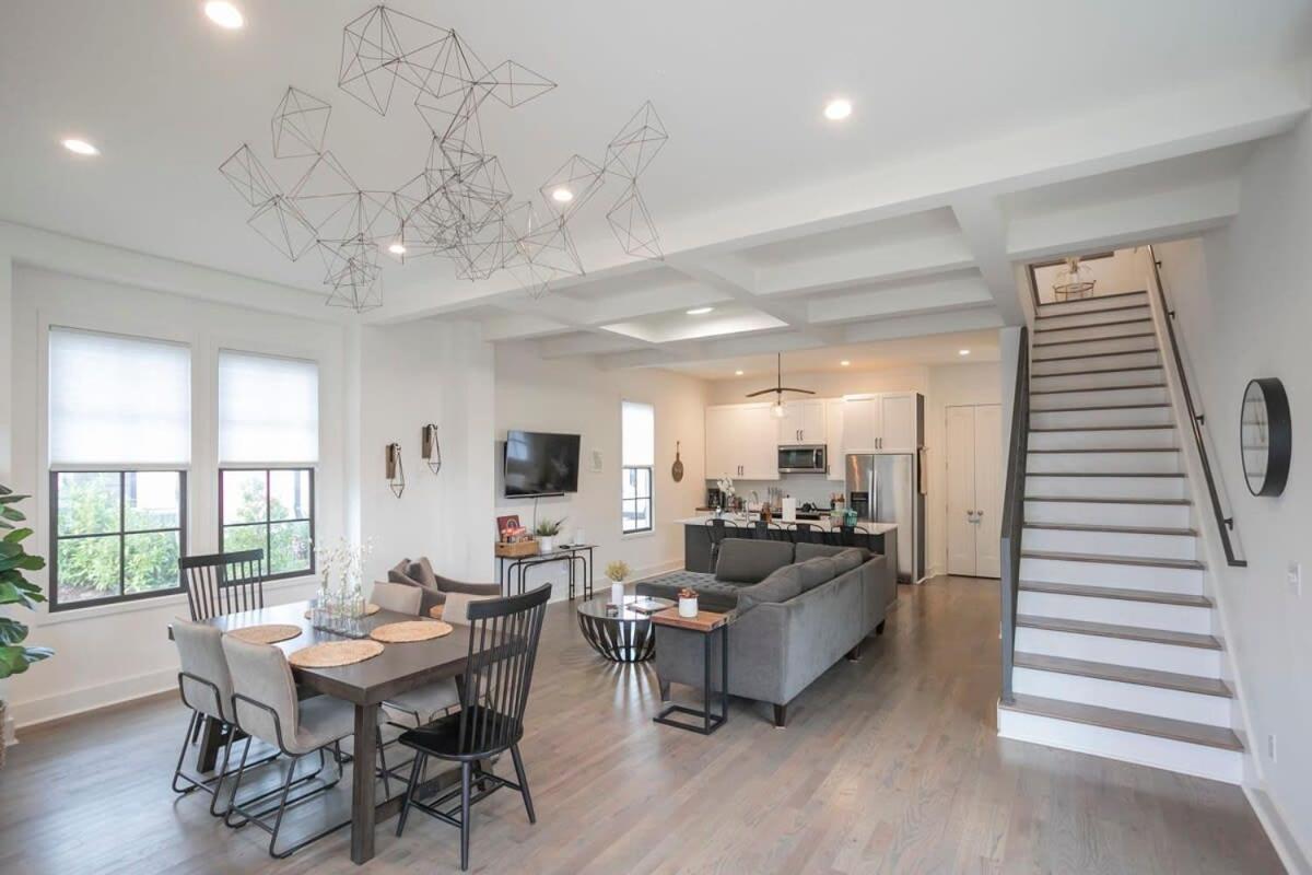 Five Block Walk From Historical Downtown Franklin view 4