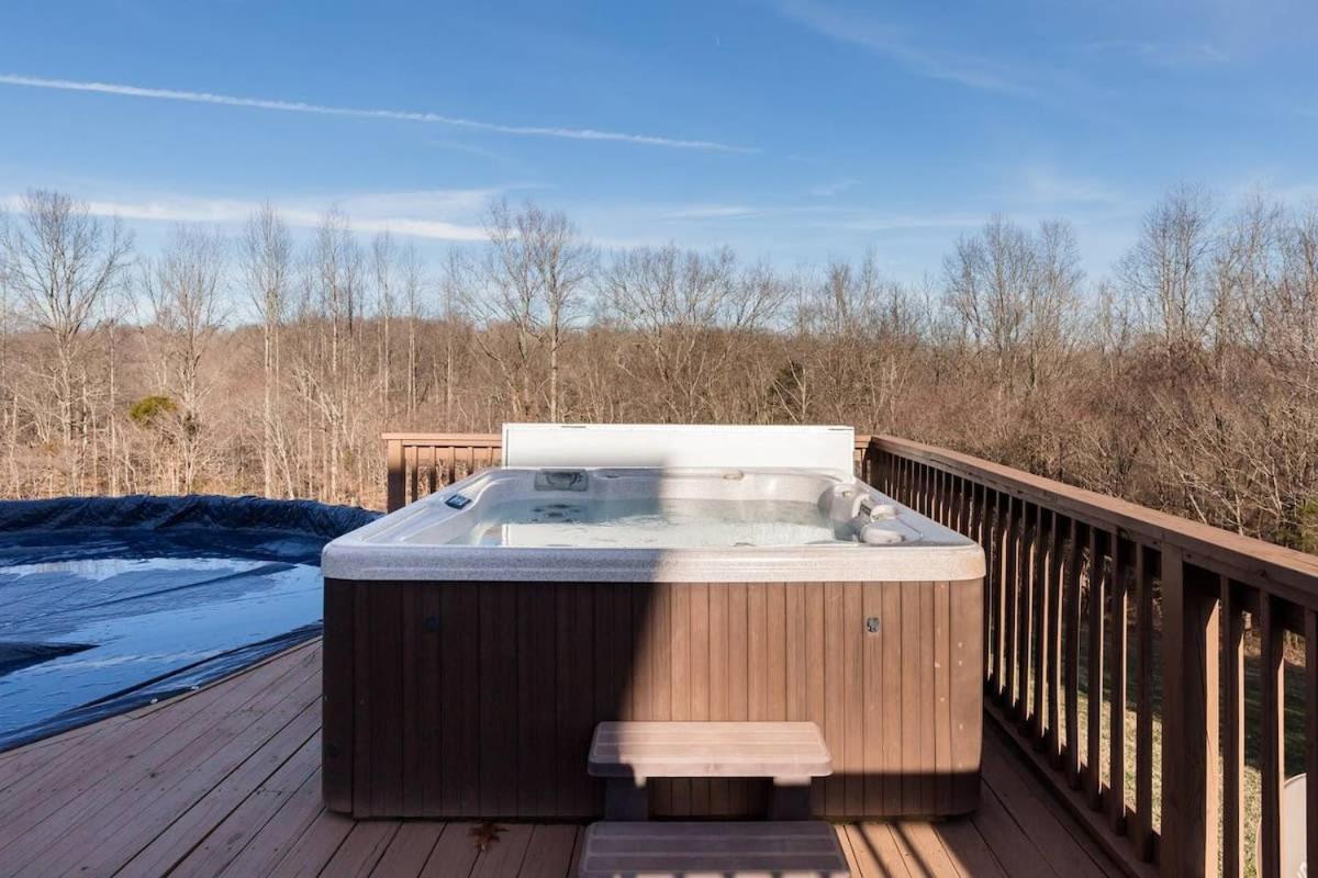 Secluded 18-Acres with Pool Hot Tub Pool Table