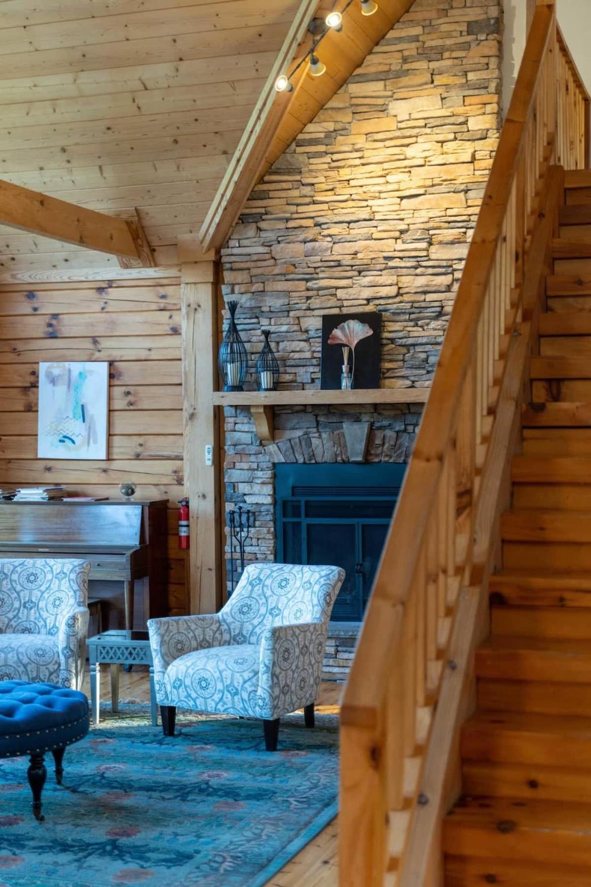 Secluded 18-Acres with Pool Hot Tub Pool Table