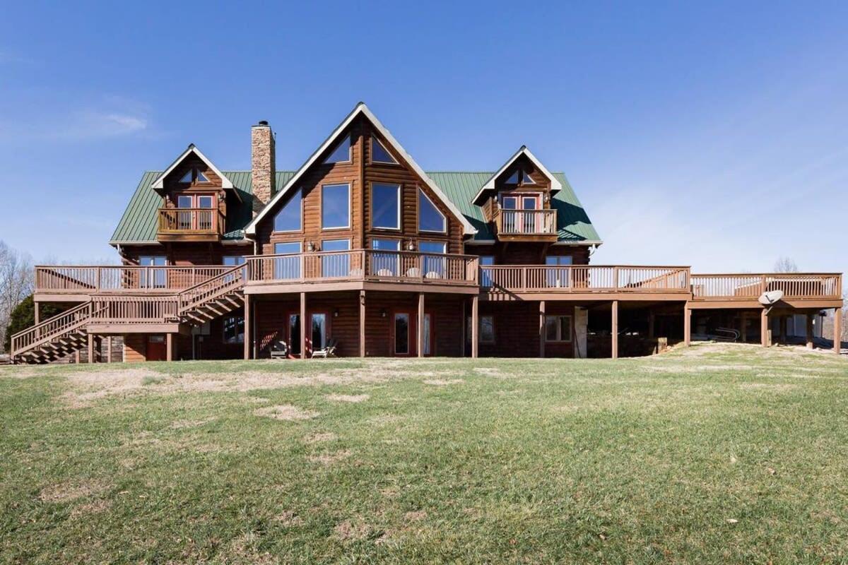 Secluded 18-Acres with Pool Hot Tub Pool Table