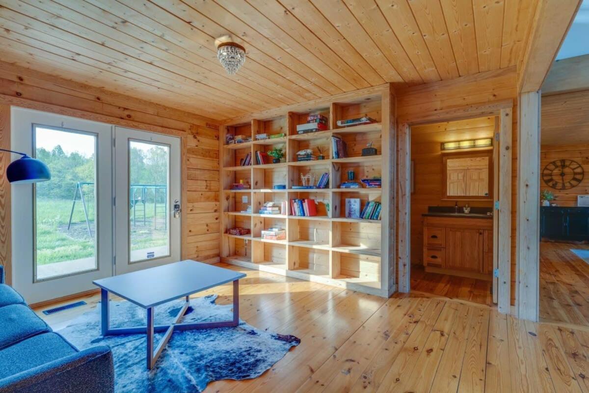 Secluded 18-Acres with Pool Hot Tub Pool Table