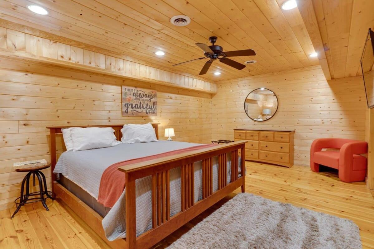 Secluded 18-Acres with Pool Hot Tub Pool Table