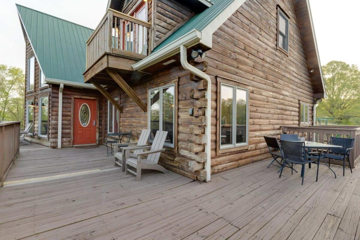 Secluded 18-Acres with Pool Hot Tub Pool Table