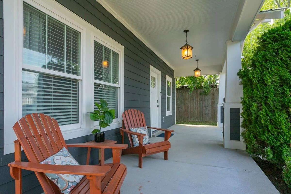 July Discount! Cottage Close to Downtown, Yard view 5