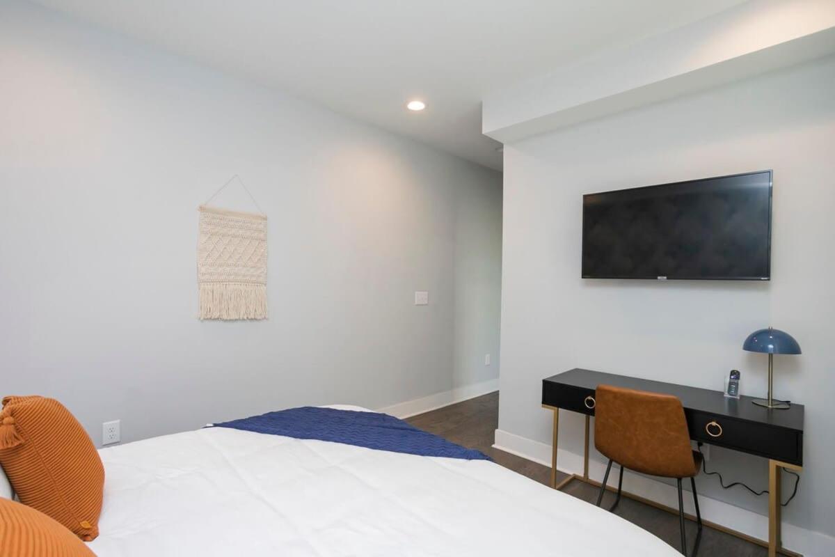 1 Mile to Downtown 4BR 4BA w Rooftop Deck view 5