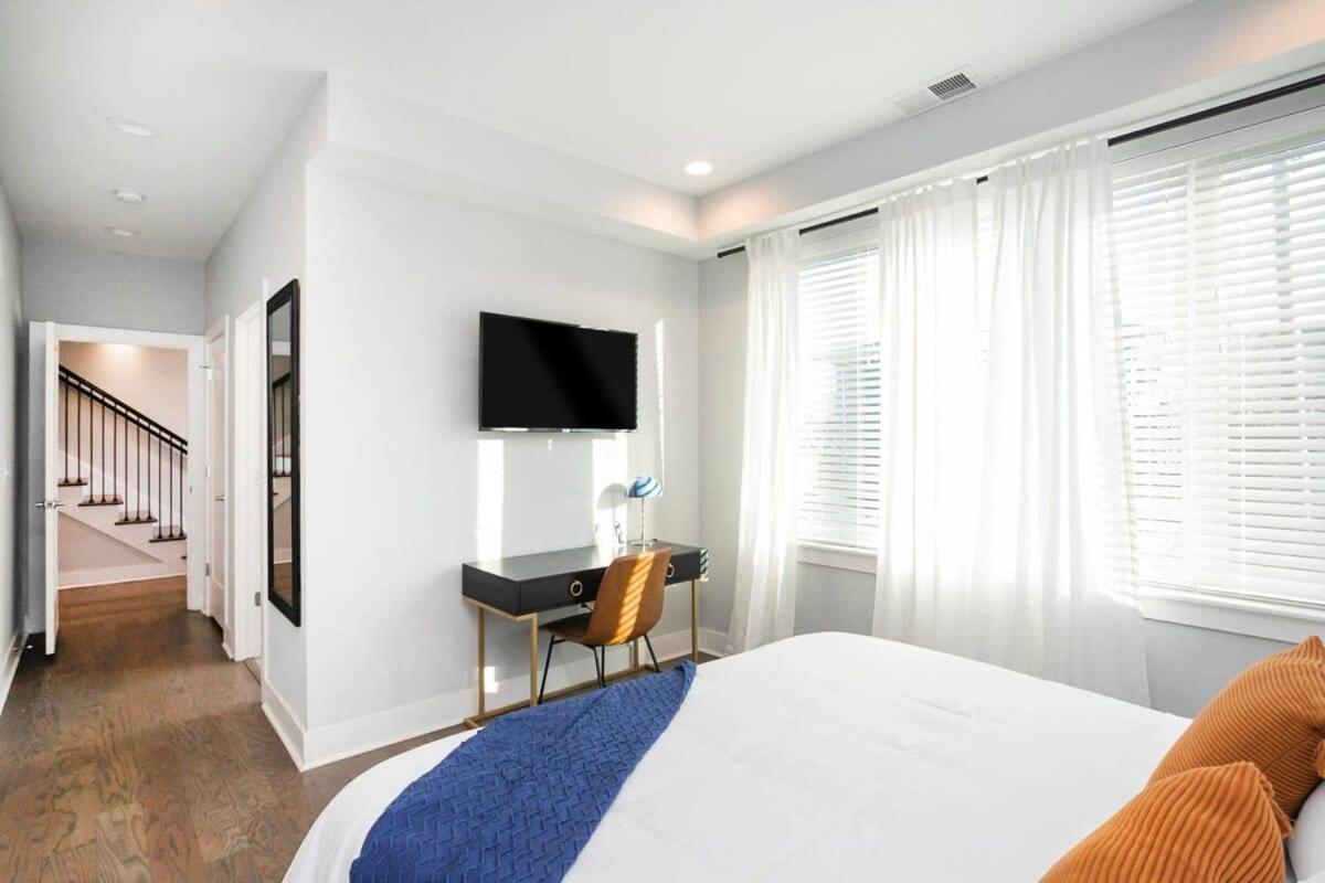 1 Mile to Downtown 4BR 4BA w Rooftop Deck view 4