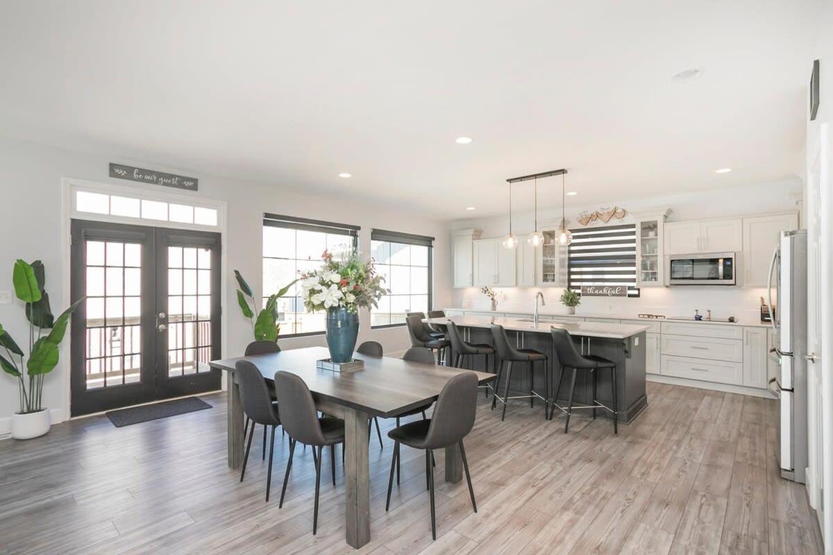 Most Spacious Home only 2 Miles from Downtown view 5