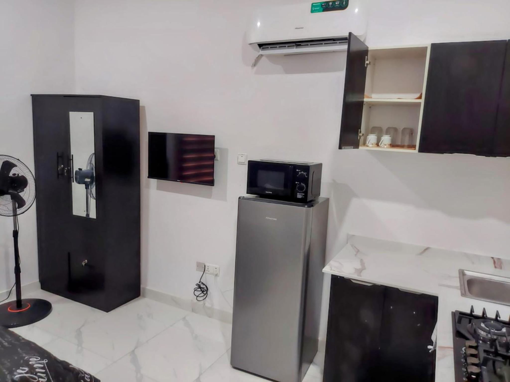 Cozy One Bed Studio Apartment Unit view 2