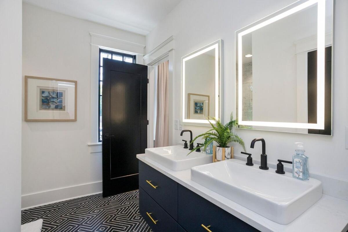 Upscale Stay Walk to Hillsboro Village or Belmont view 5