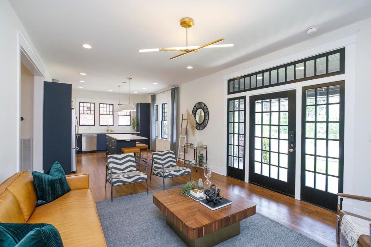 Upscale Location Stunning House Walk to Belmont view 5