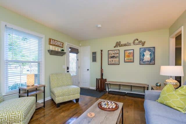 3 Bedroom Cottage Only 3 Miles from Downtown - Property Image 20