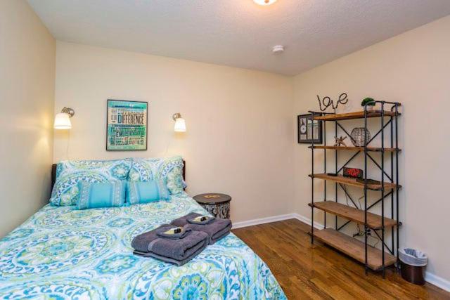 3 Bedroom Cottage Only 3 Miles from Downtown - Property Image 11