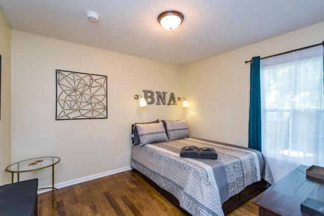 3 Bedroom Cottage Only 3 Miles from Downtown - Property Image 10