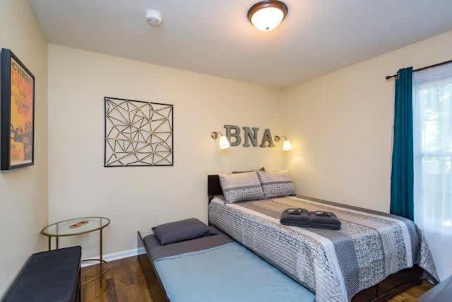 3 Bedroom Cottage Only 3 Miles from Downtown - Property Image 25