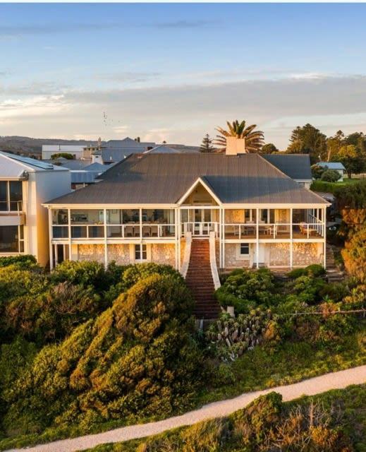 St Helens - Absolute Ocean Frontage - 1 The Strand Port Elliot- Linen Included
