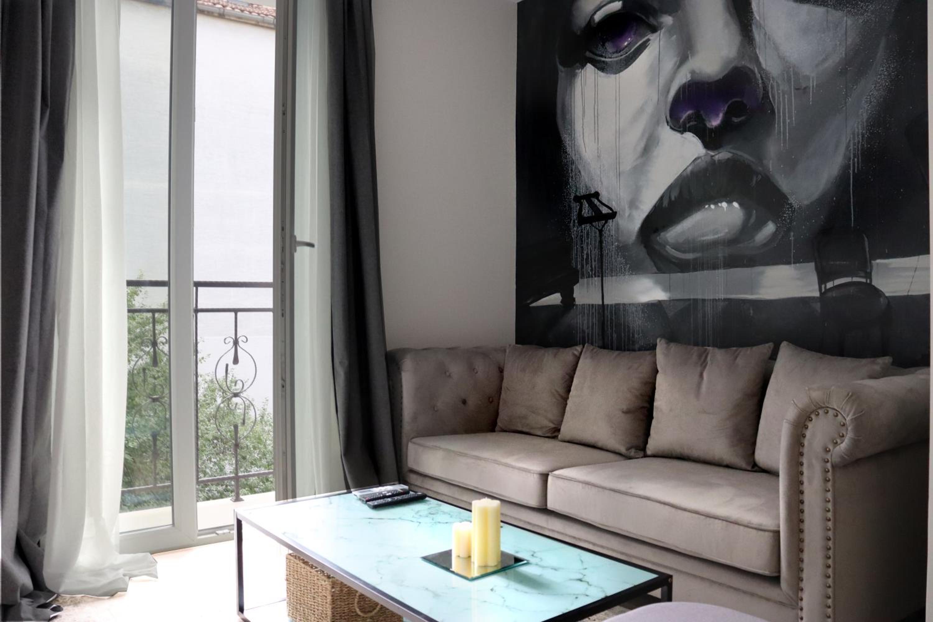 2 Private Suits - Art, Location, Quiet, Balconies
