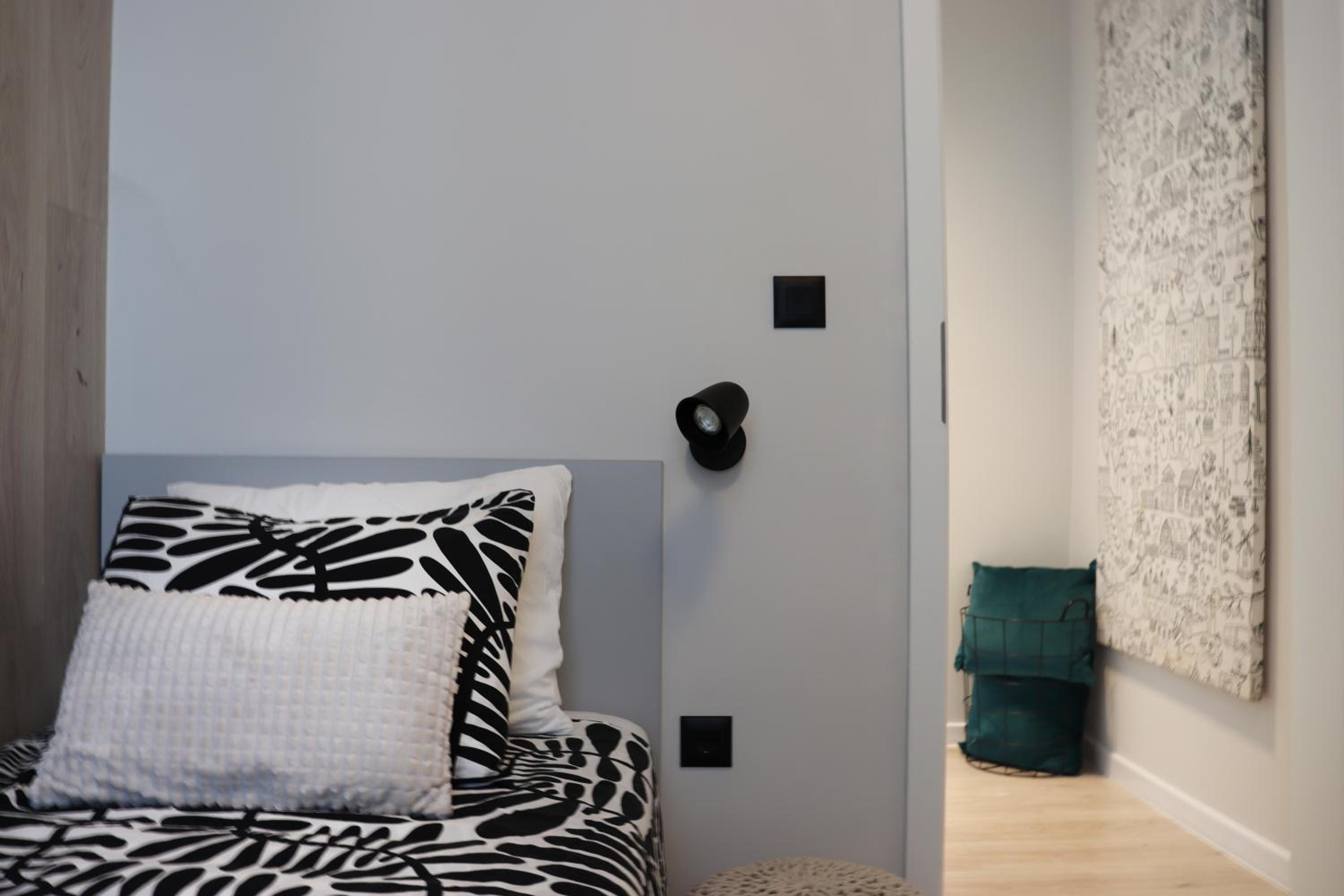 2 Private Suits - Art, Location, Quiet, Balconies