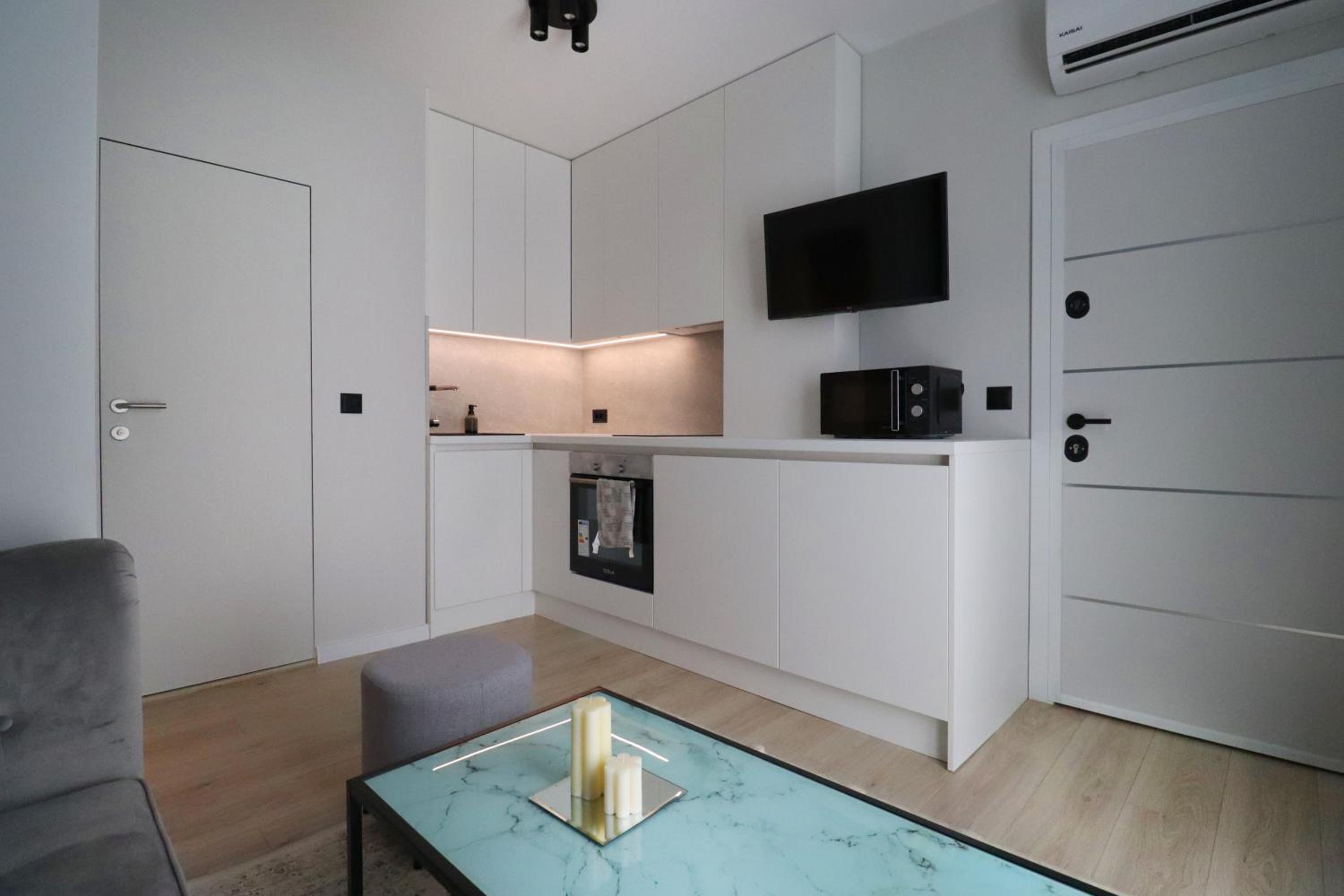2 Private Suits - Art, Location, Quiet, Balconies