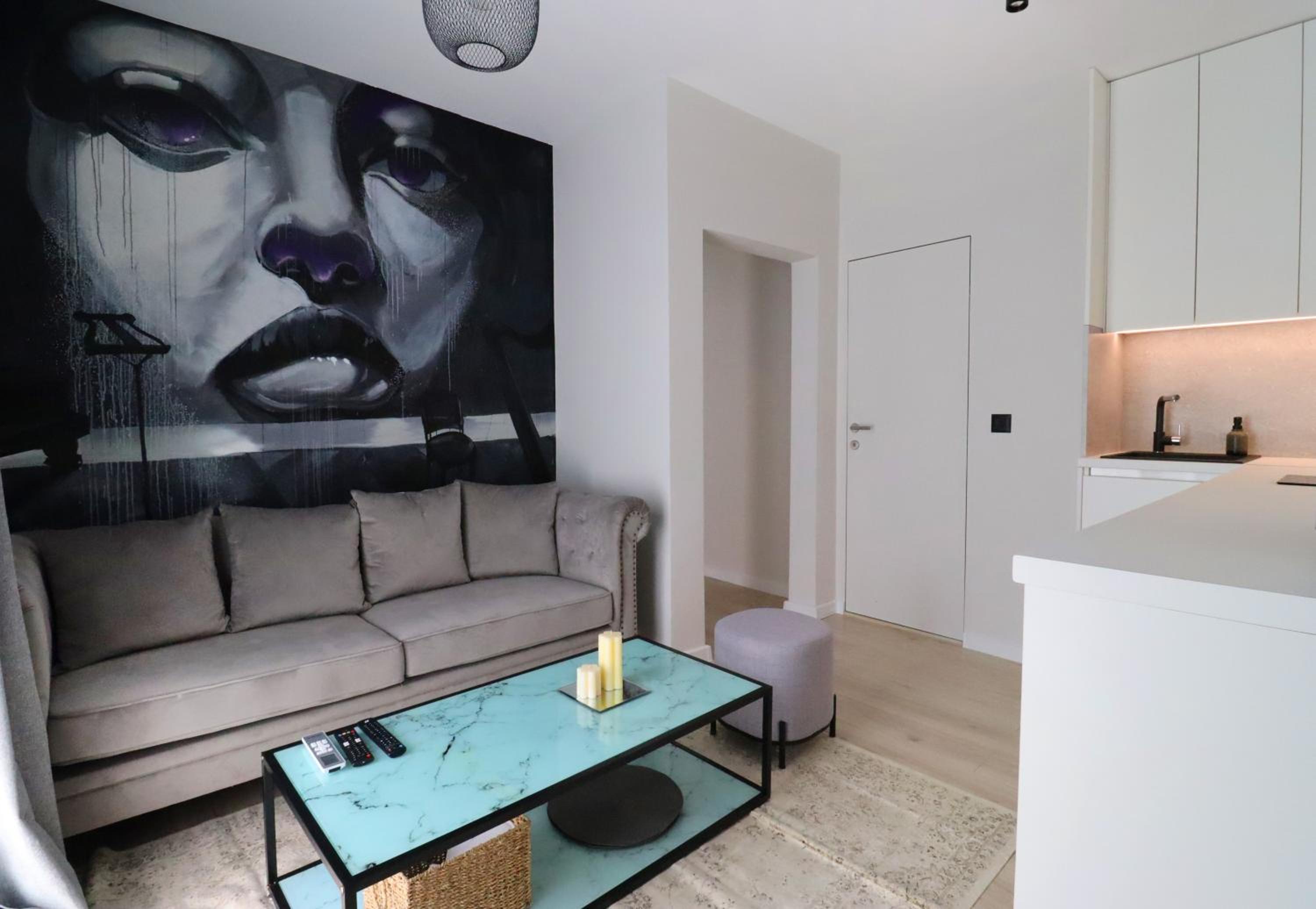 2 Private Suits - Art, Location, Quiet, Balconies