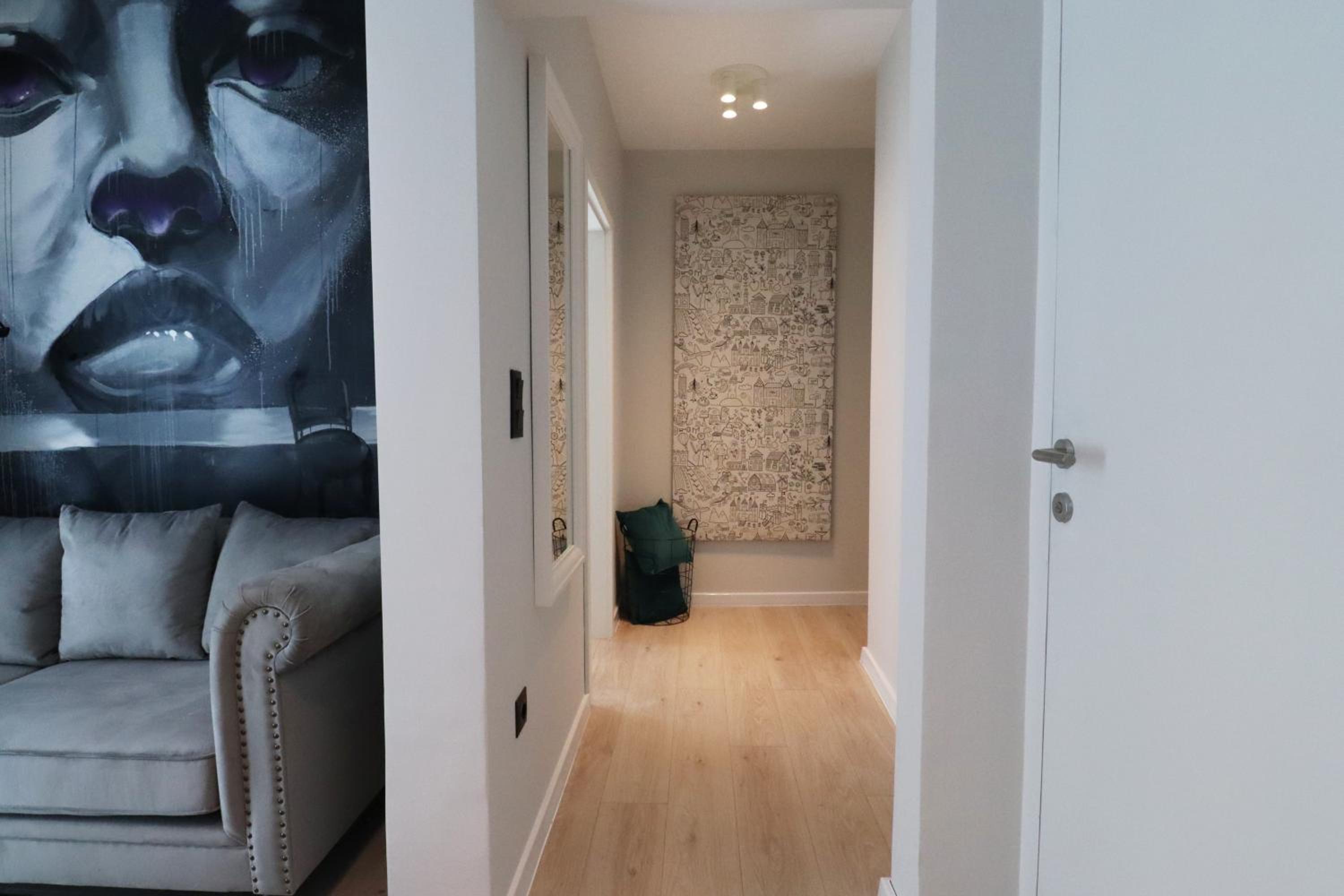 2 Private Suits - Art, Location, Quiet, Balconies