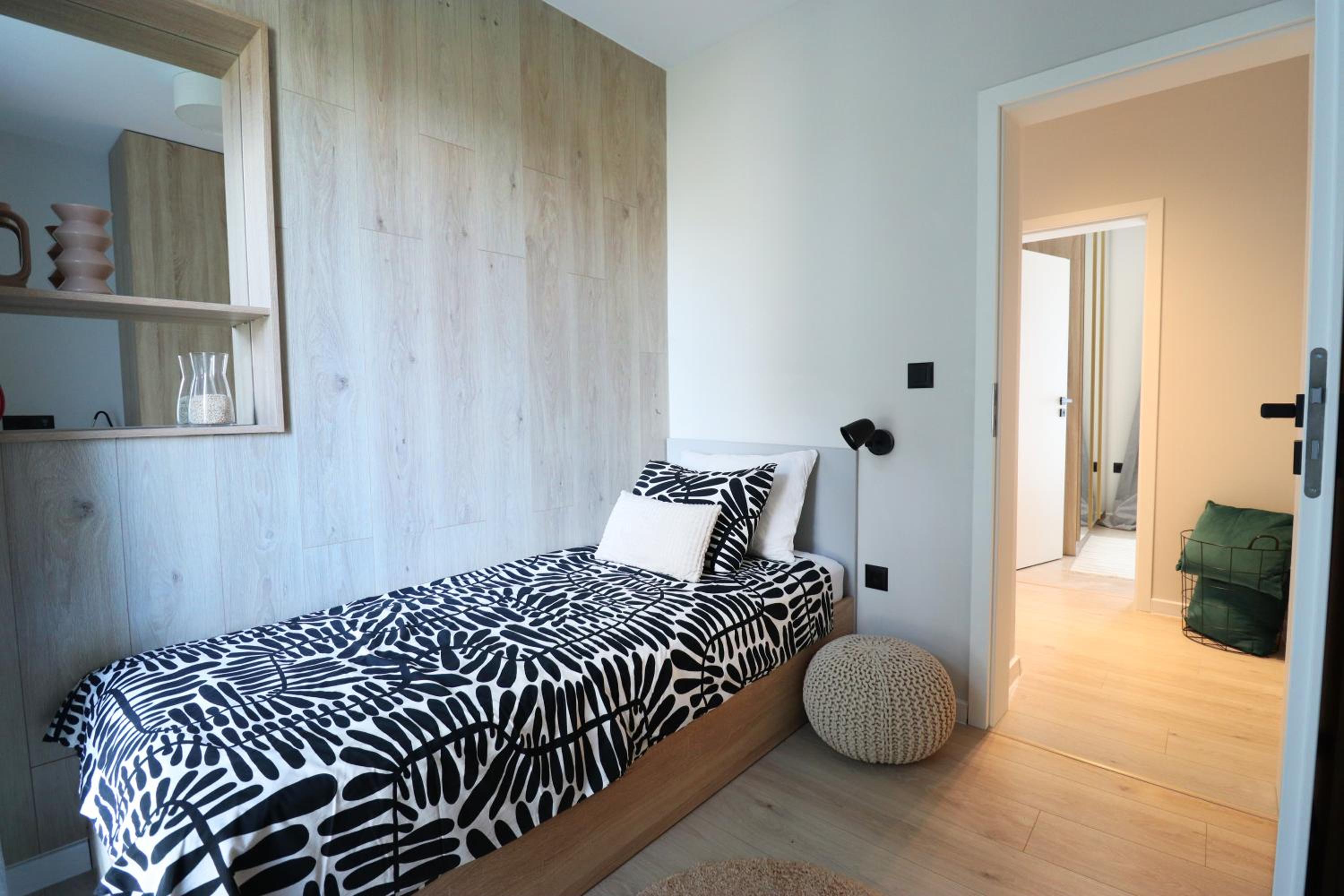 2 Private Suits - Art, Location, Quiet, Balconies