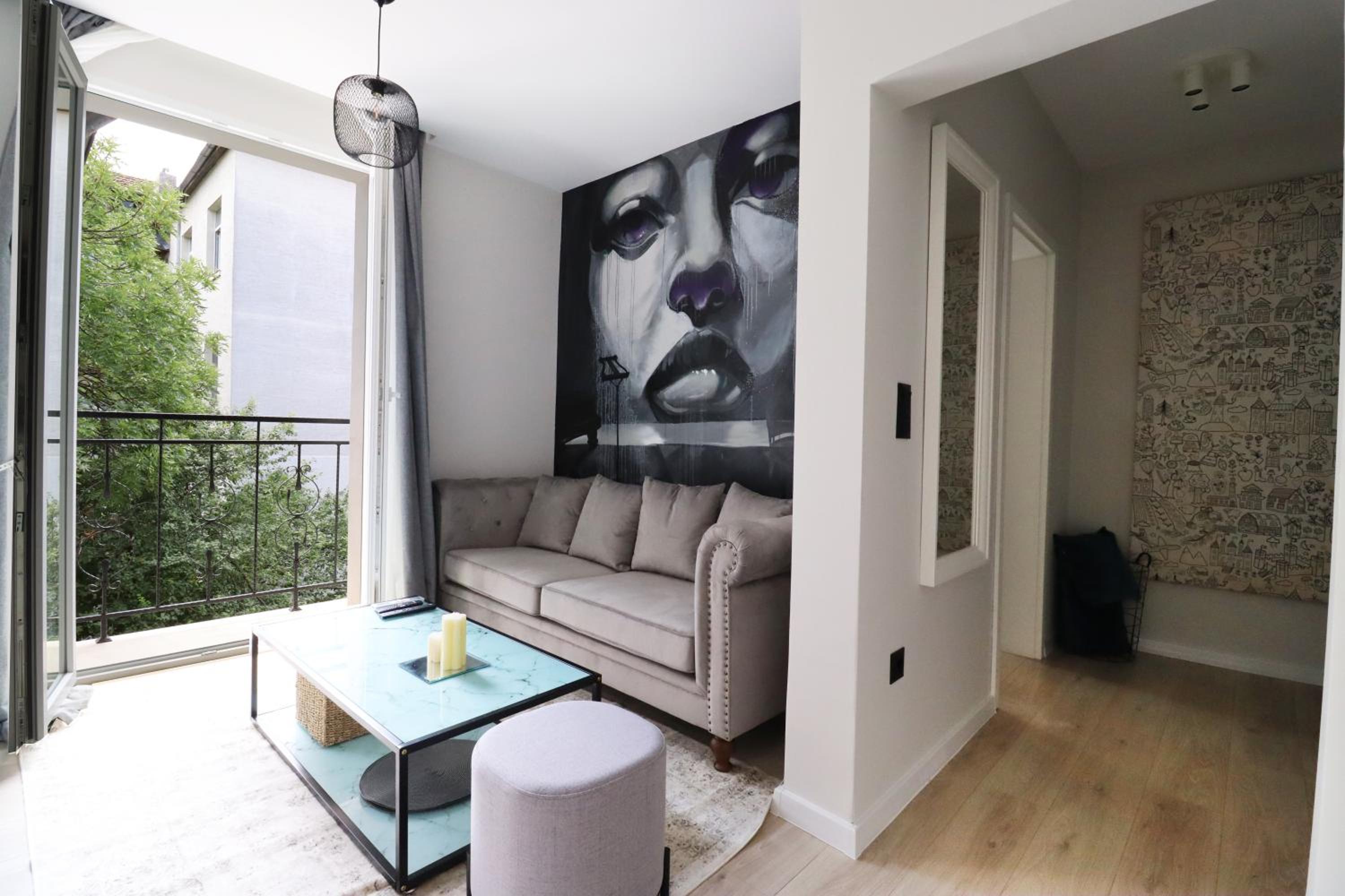 2 Private Suits - Art, Location, Quiet, Balconies