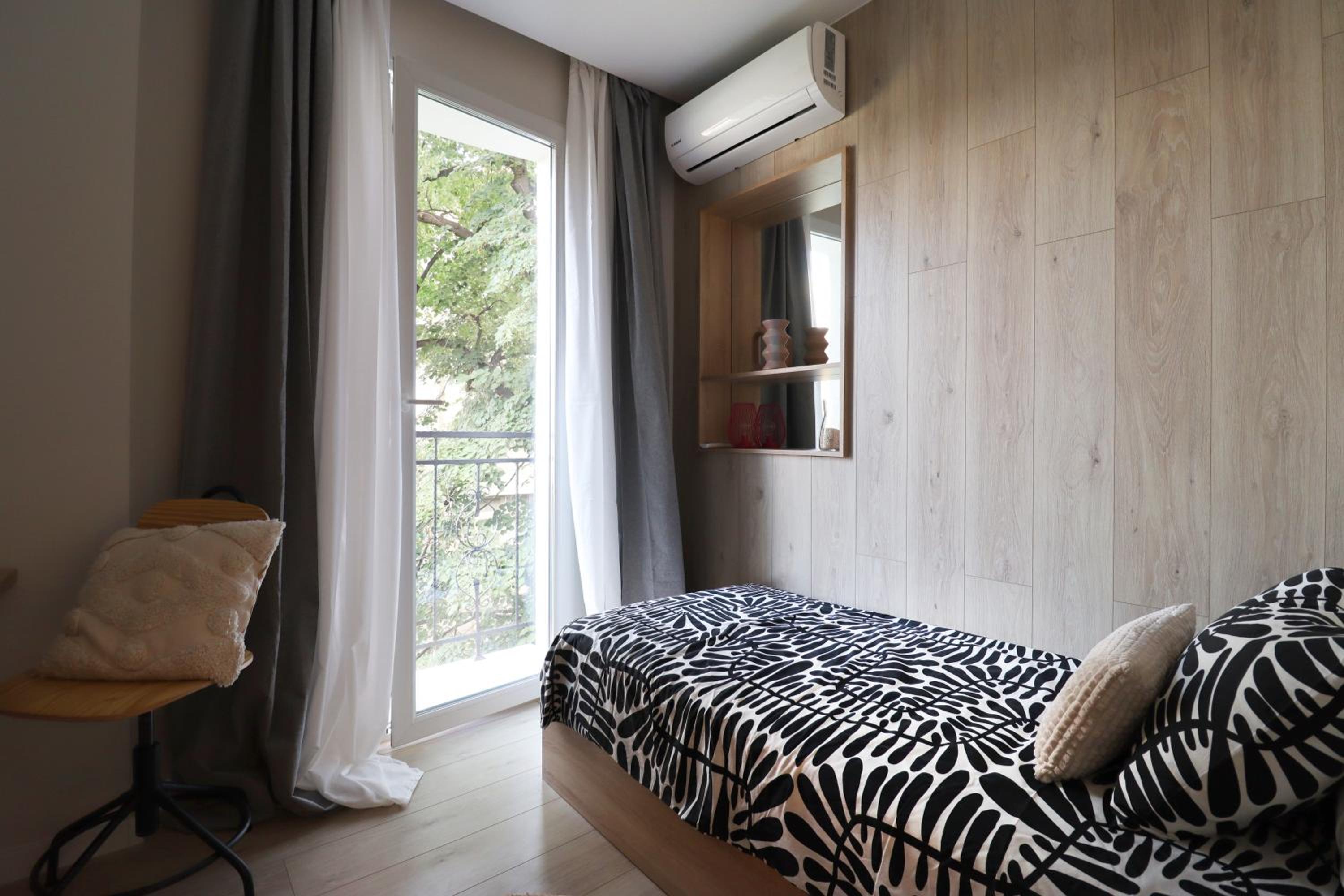 2 Private Suits - Art, Location, Quiet, Balconies