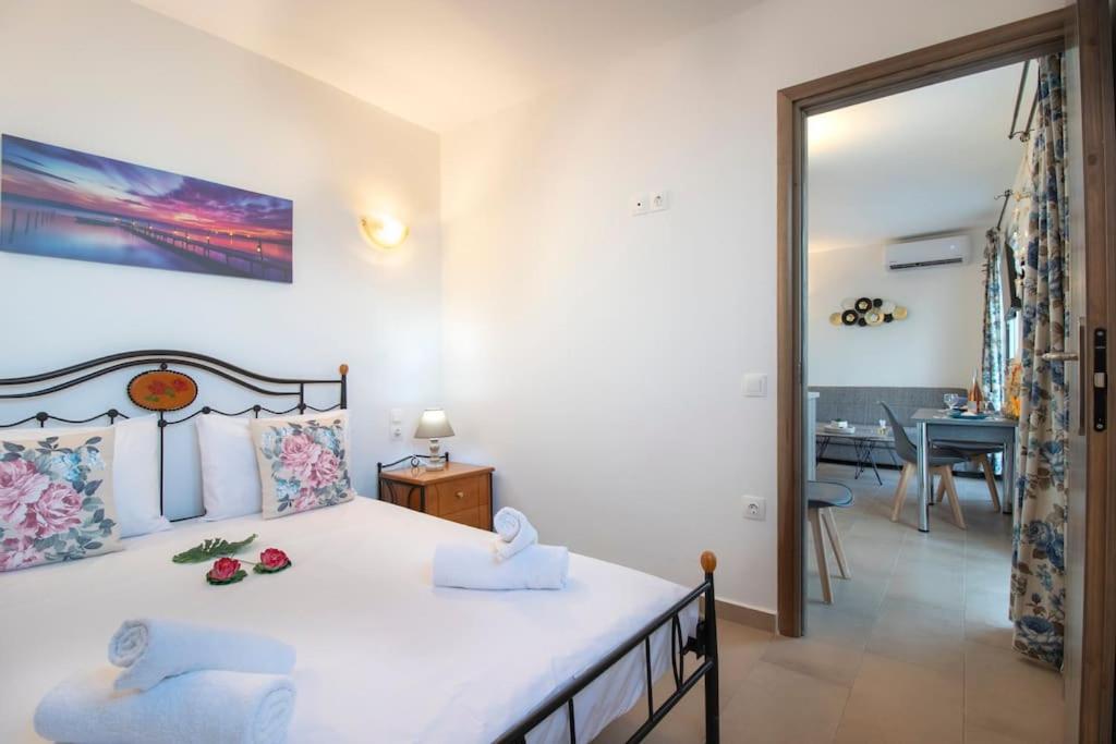Sunset View Apt in South Crete view 3