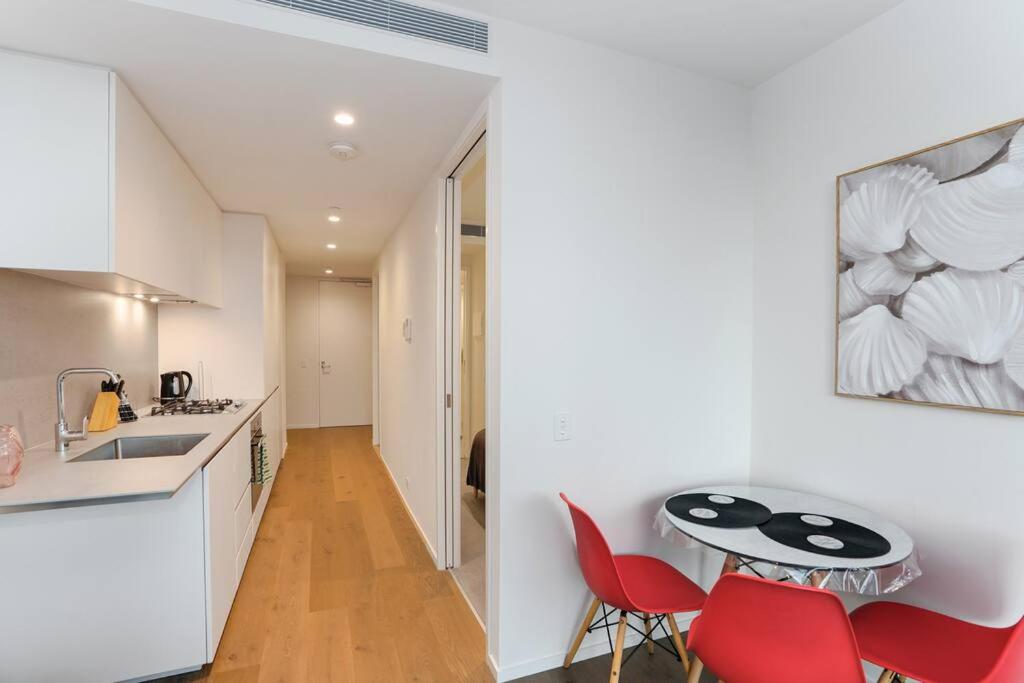 Cozy-Brilliant Natural Light Near Crown &City 1B1B