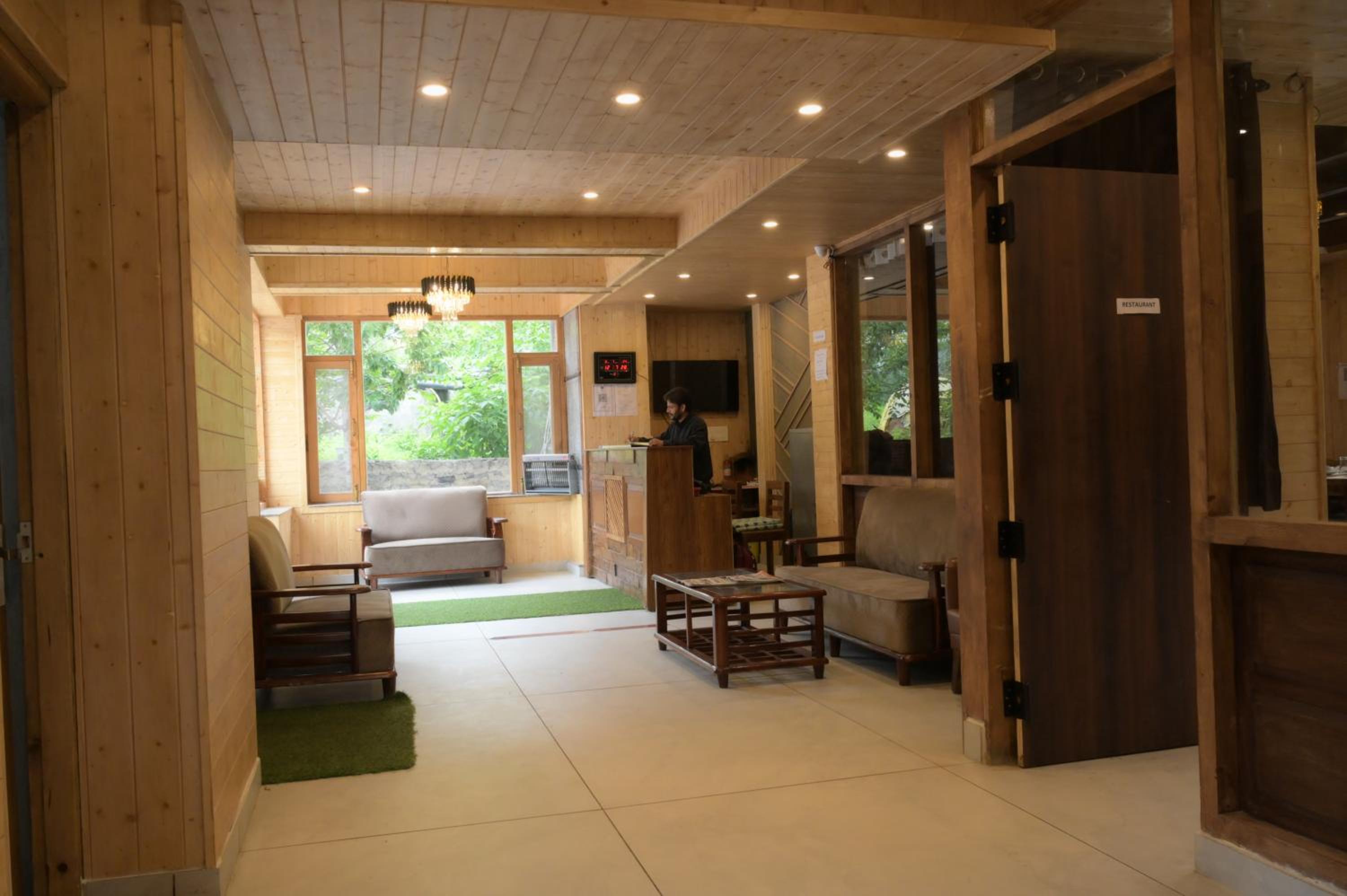 Hotel Dashaur Heights