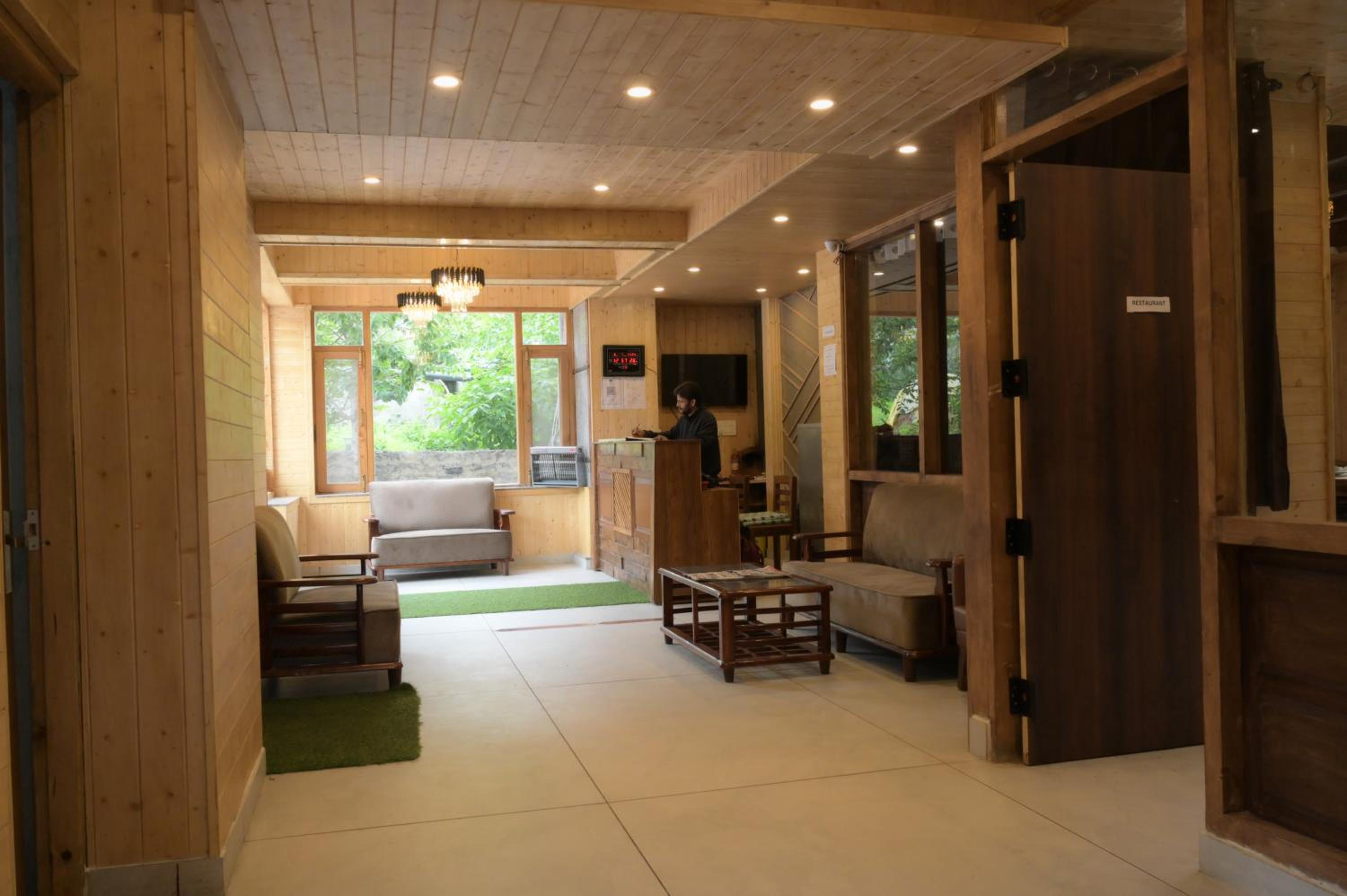 Hotel Dashaur Heights