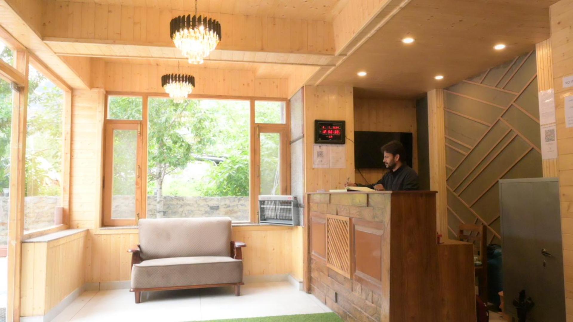Hotel Dashaur Heights