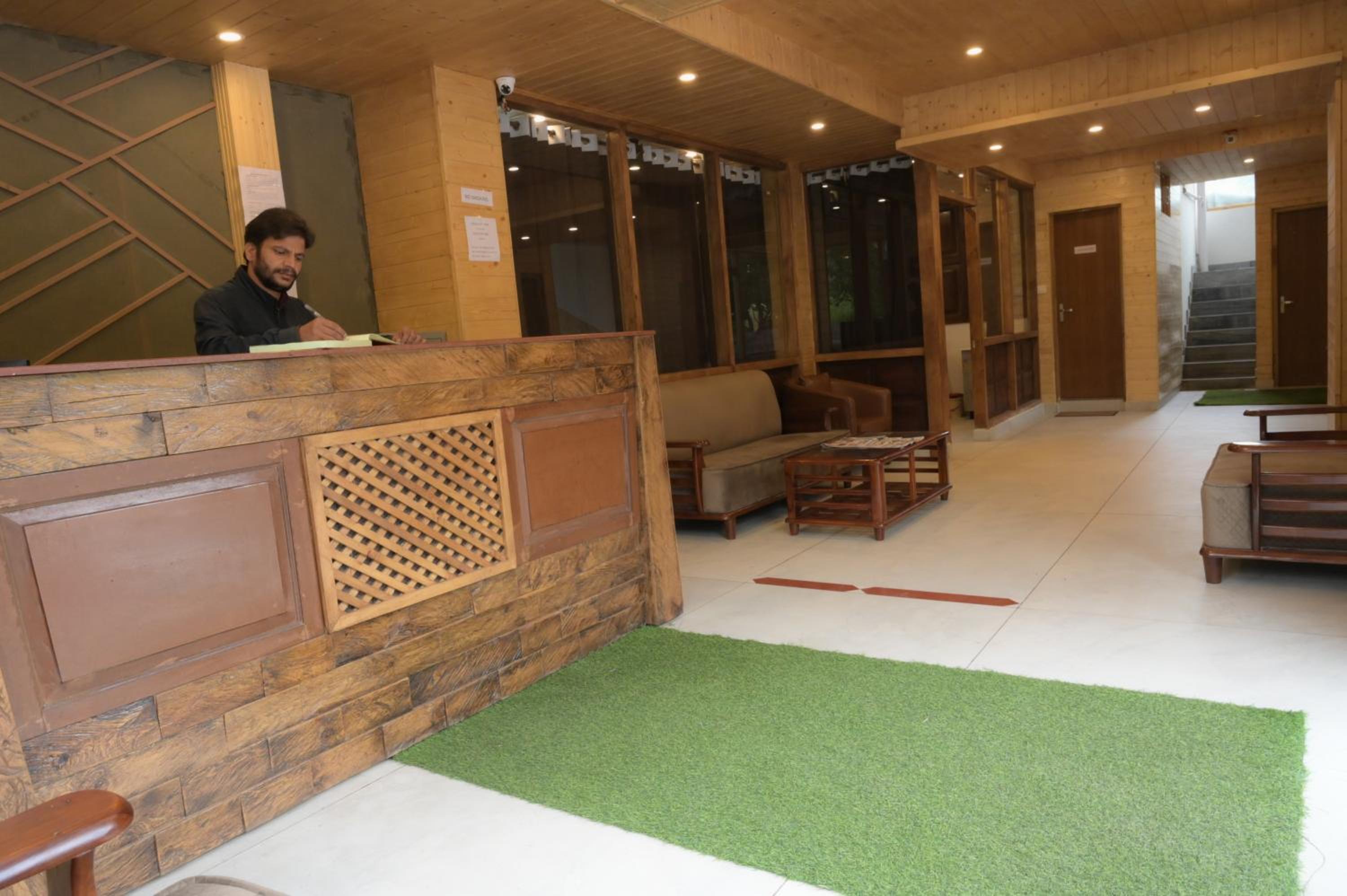 Hotel Dashaur Heights