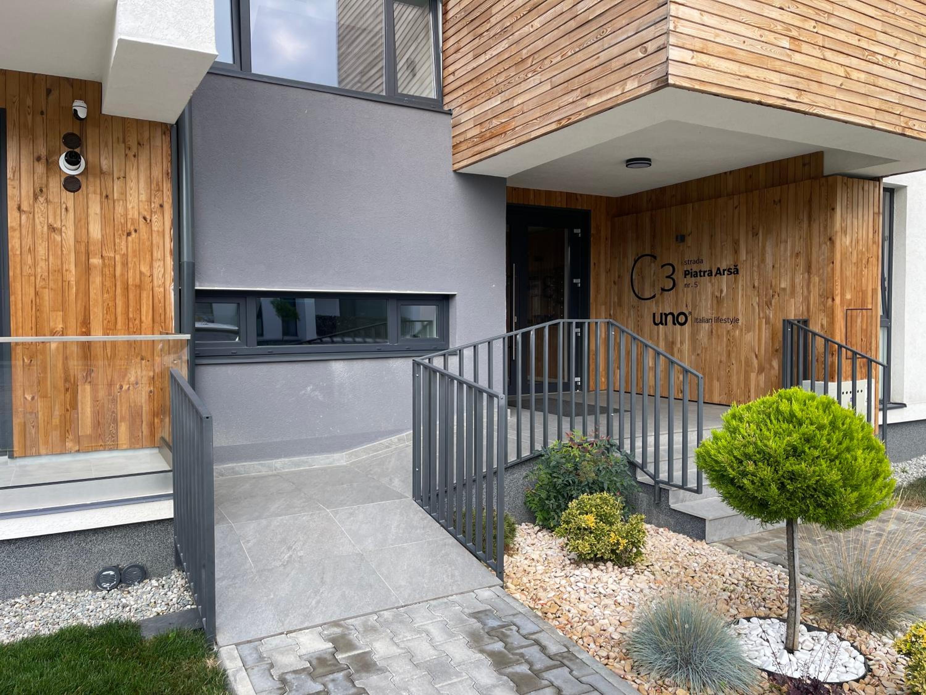 Uno Deluxe Home Brasov view 3