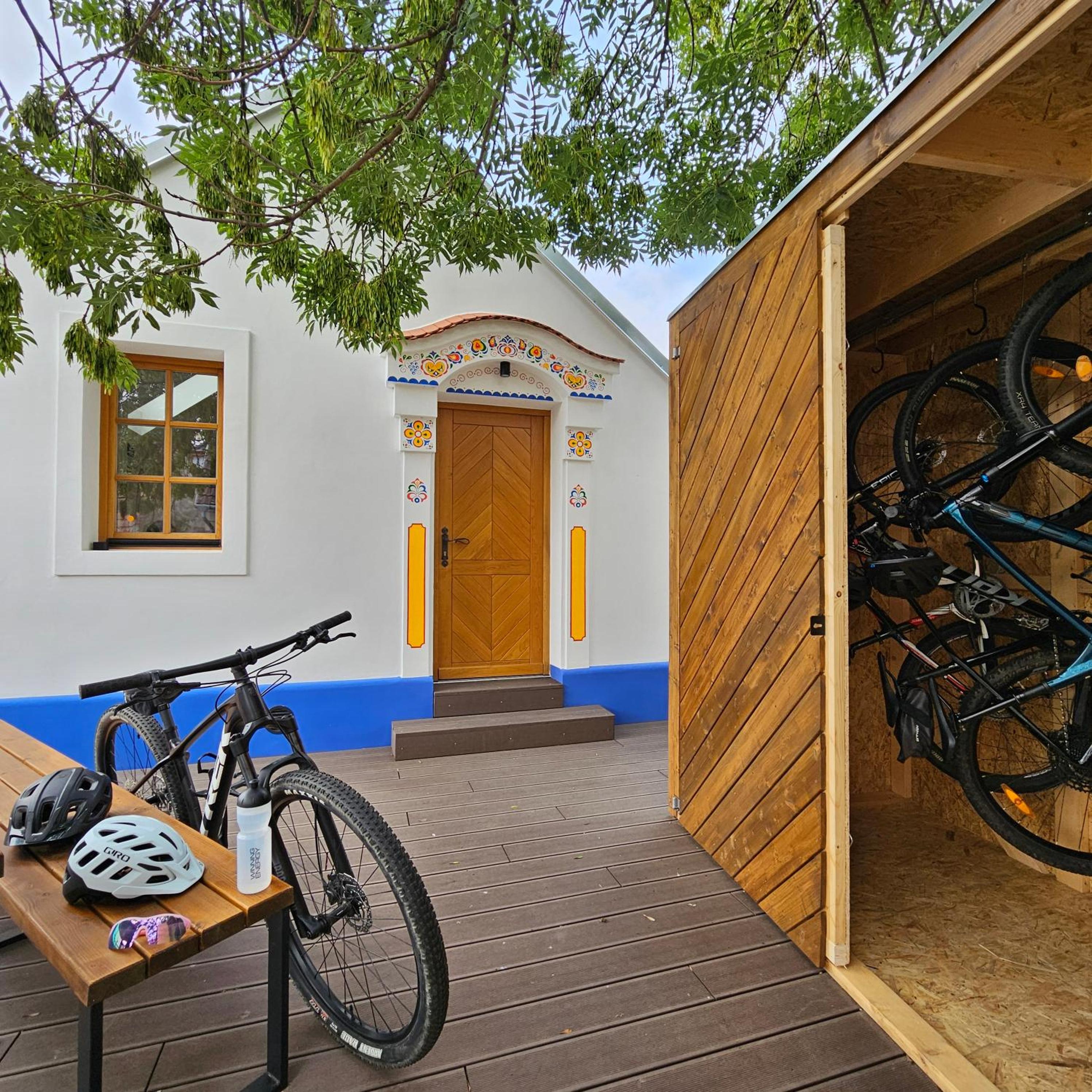 Pod vinohradem - apartmány & vinné sklepy