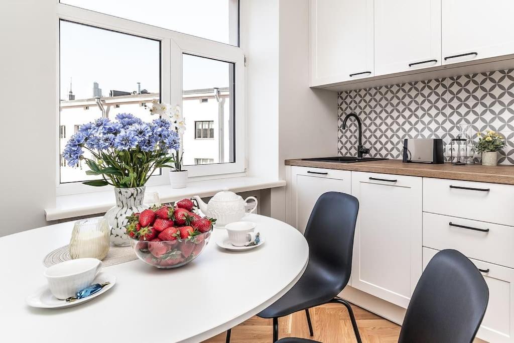 Exclusive apartment in city center plus free parking