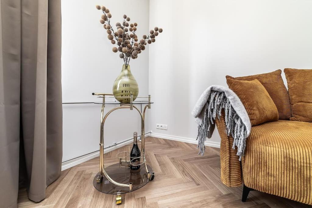 Exclusive apartment in city center plus free parking