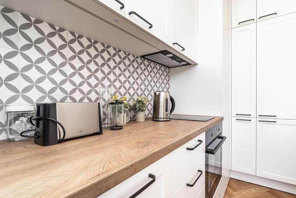 Exclusive apartment in city center plus free parking