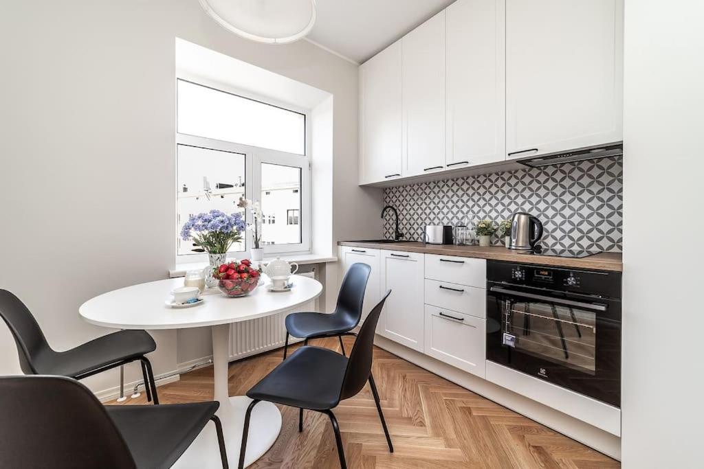 Exclusive apartment in city center plus free parking