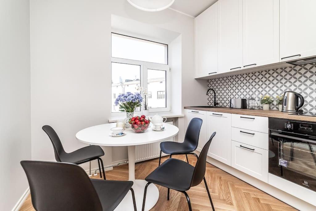 Exclusive apartment in city center plus free parking