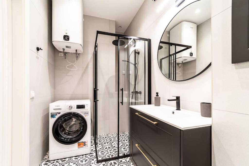 Exclusive apartment in city center plus free parking