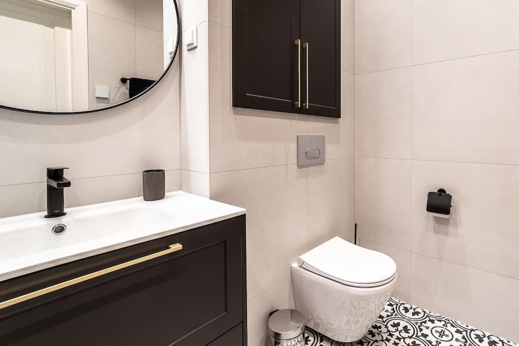 Exclusive apartment in city center plus free parking