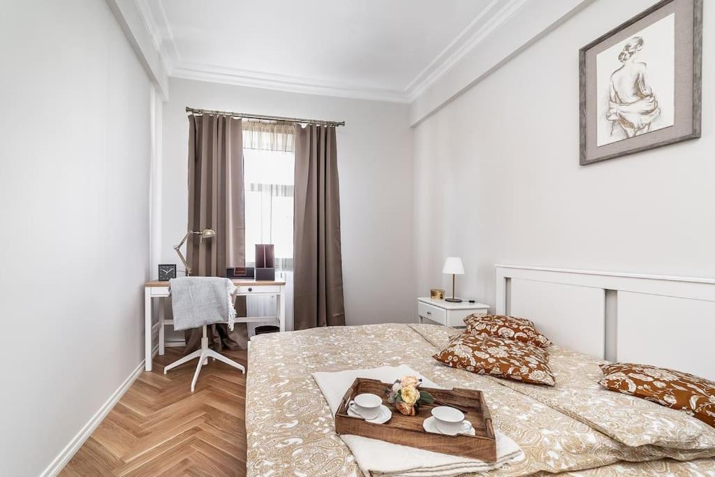 Exclusive apartment in city center plus free parking