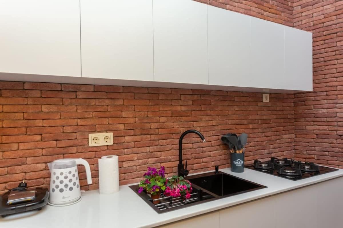 Central 2BR Apt with Balconies - By Wehost view 4