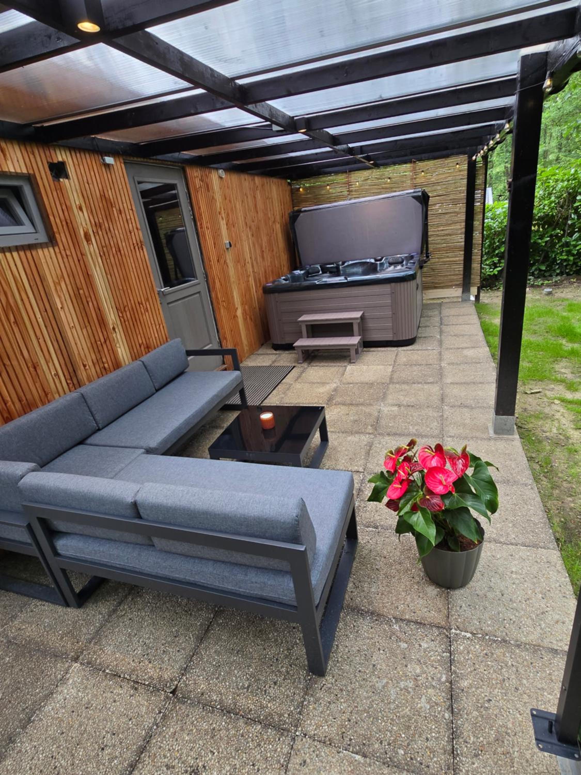 Tiny Lodge met prive Jacuzzi
