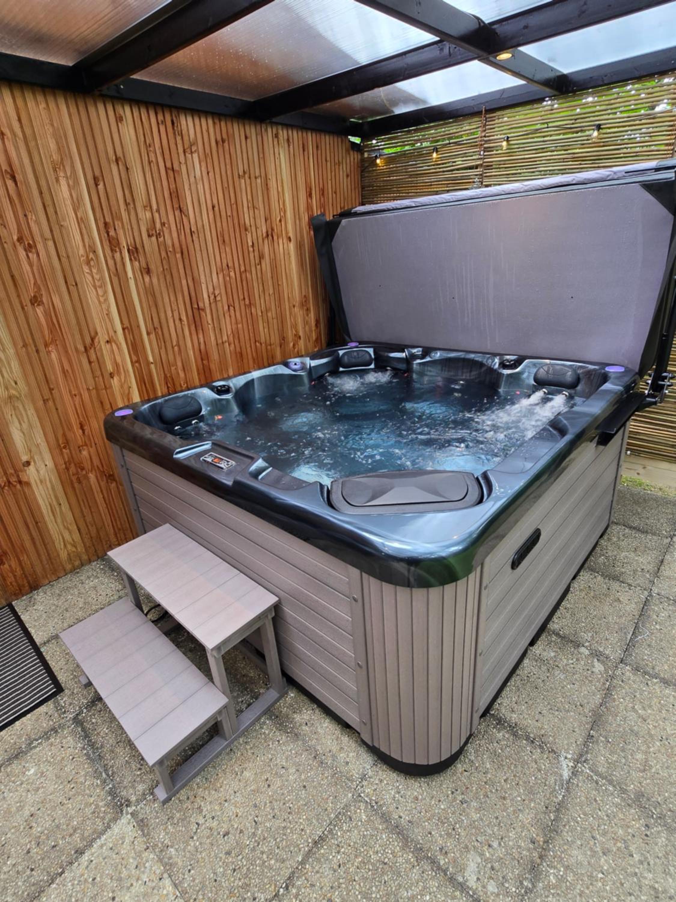 Tiny Lodge met prive Jacuzzi