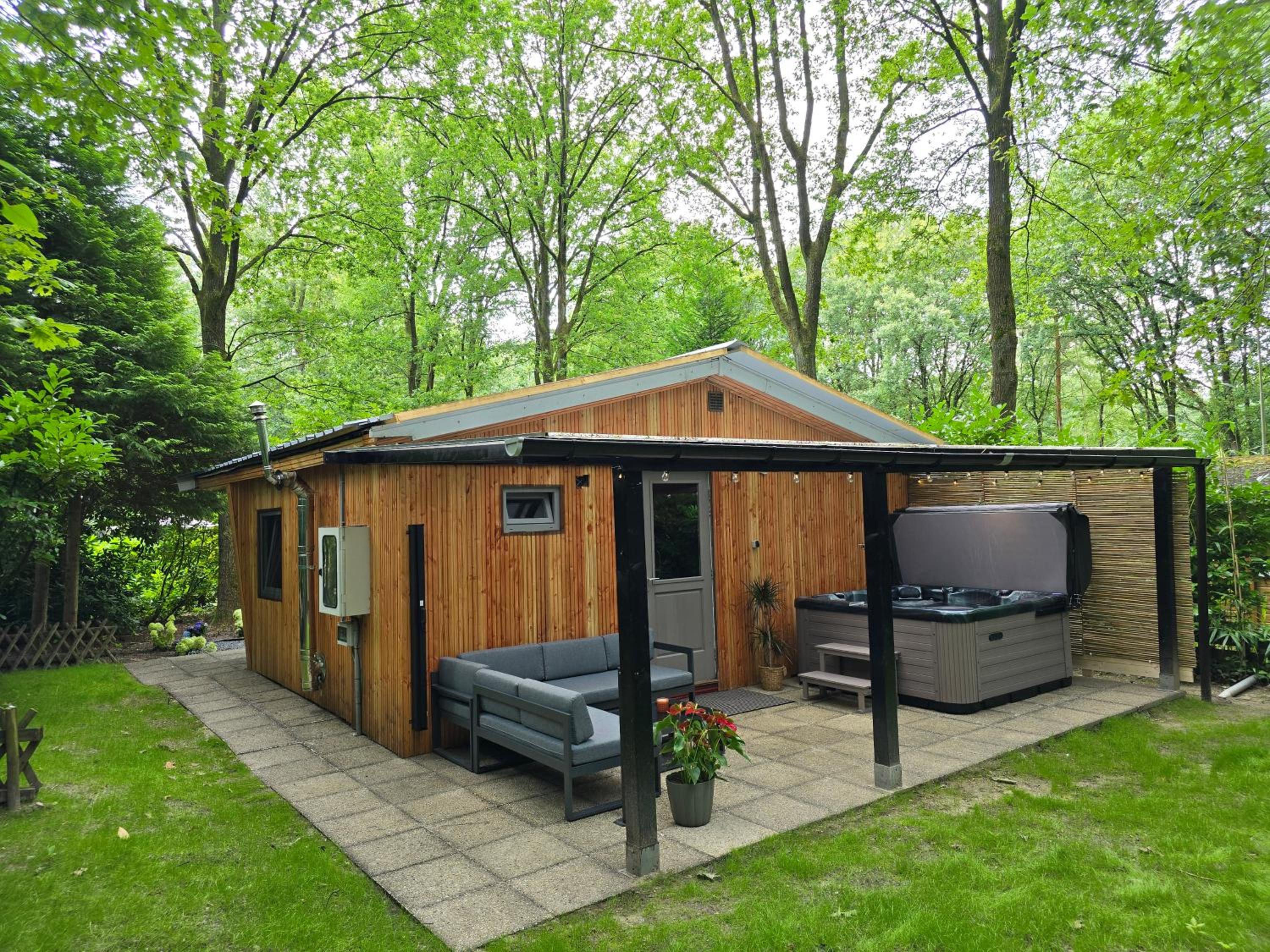 Tiny Lodge met prive Jacuzzi